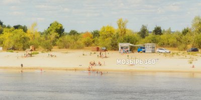 Пляж в районе автомобильного моста
