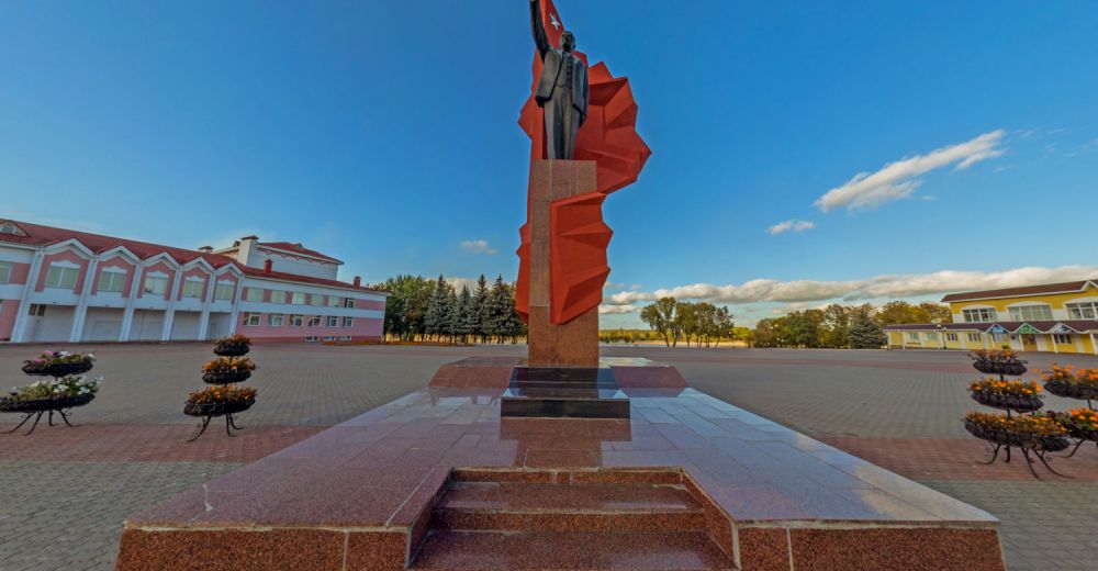 Памятник В.И. Ленину на главной площади города